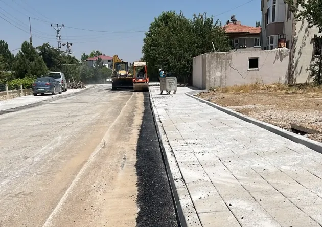 KALE VE DEDEBABA MAHALLELERİNDE KALDIRIMLAR YENİLENİYOR